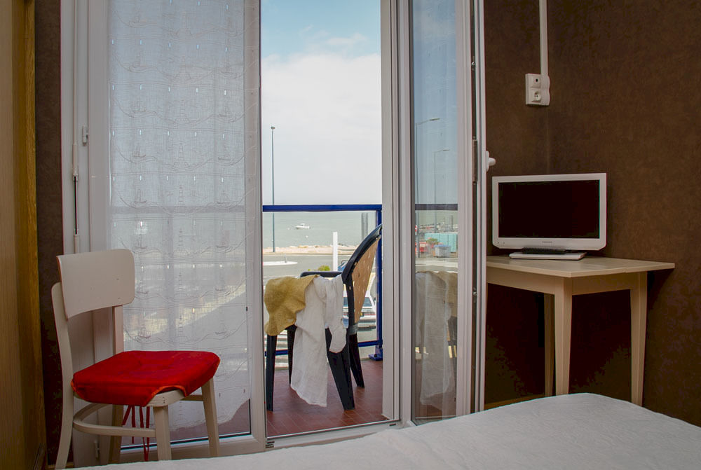 Hotel L'Embarcadere Ла-Бар-де-Мон Экстерьер фото